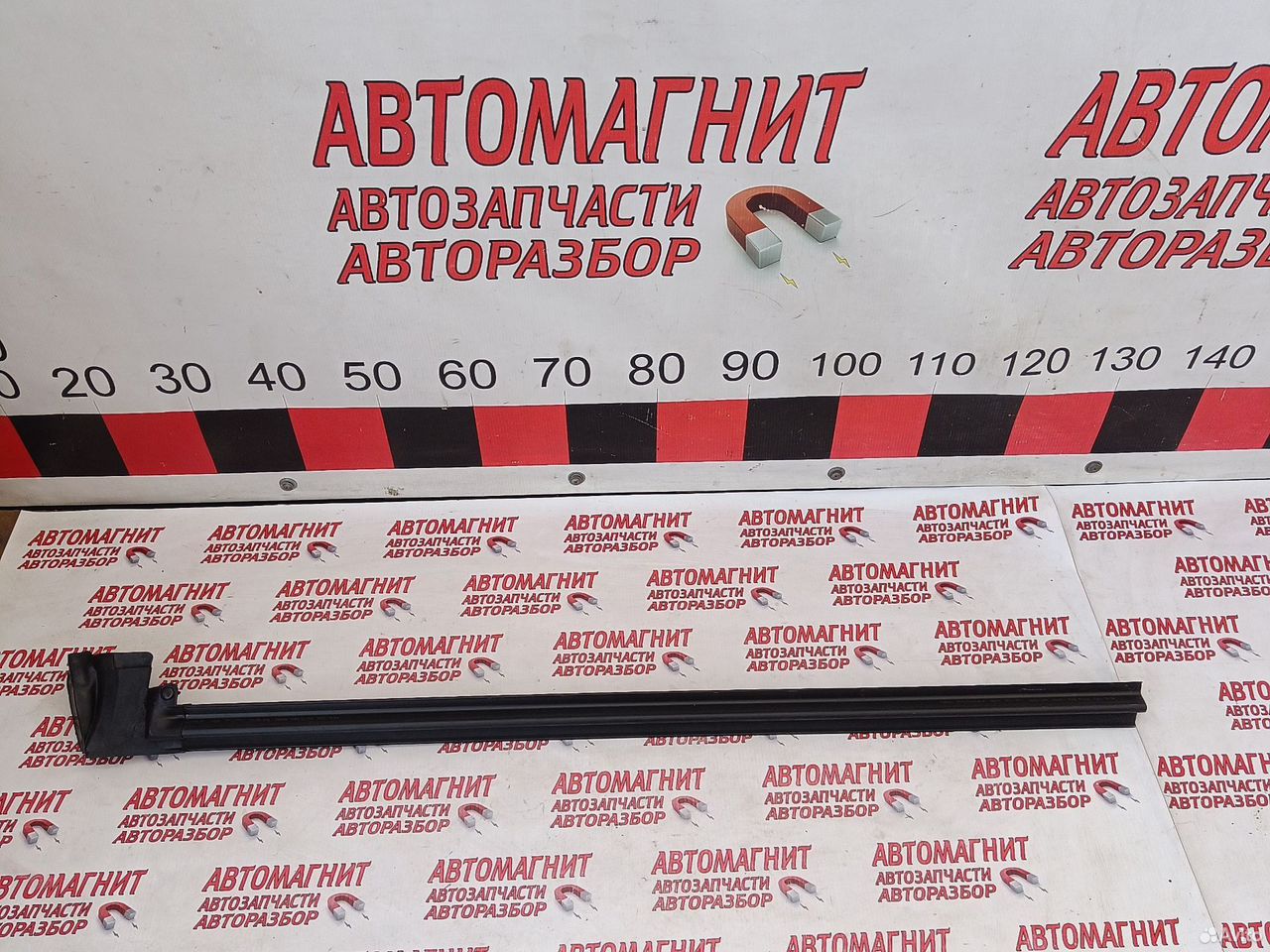 Молдинг стекла двери правой Форд Мустанг 6