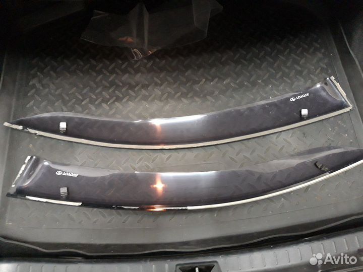 Toyota avensis ветровики передние