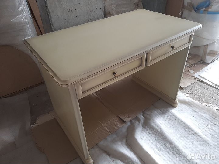 Письменный стол