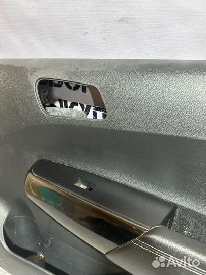 Обшивка двери передняя правая Kia Picanto 3 G3LA