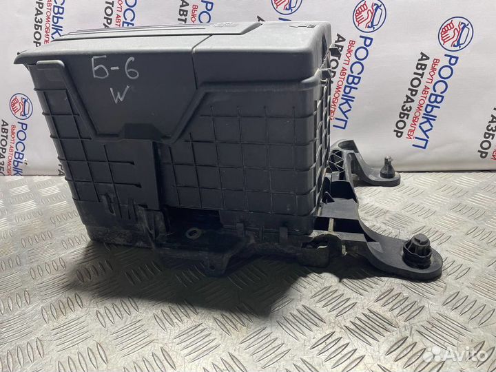 Крепление аккумулятора Volkswagen Passat