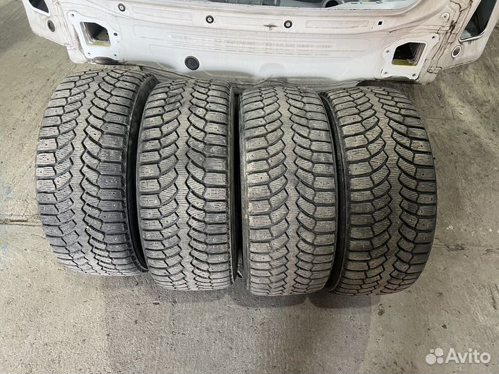 Bridgestone Blizzak Spike-01 245/45 R18
