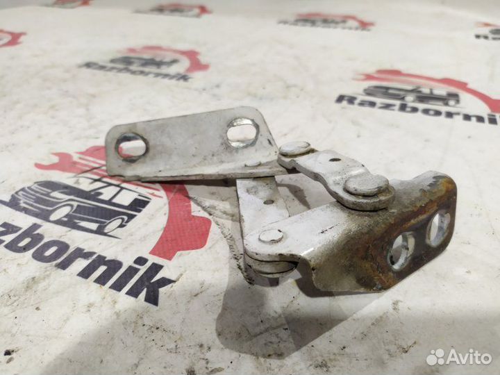 Петля капота правая Mercedes Sprinter W903 2.1D