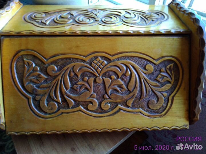 Хлебница деревянная резная