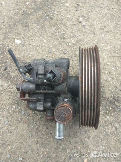 Насос гидроусилителя на Пежо 4007 2010 года