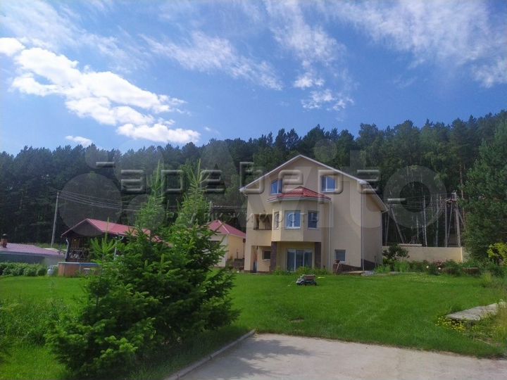 Коттедж 274,5 м² на участке 20 сот.