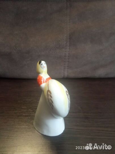 Девушка со снопом