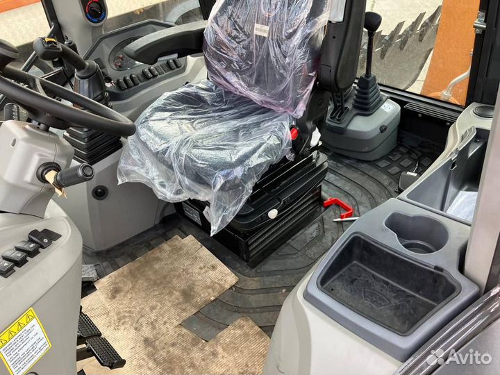 Экскаватор-погрузчик CASE 695SV, 2023