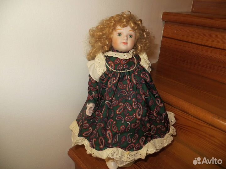 Кукла коллекционный фарфор на подставке colle