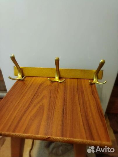 Вешалка для одежды настенная