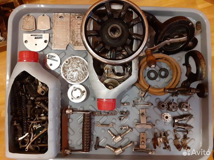 Запчасти от швейной машинки Зингер