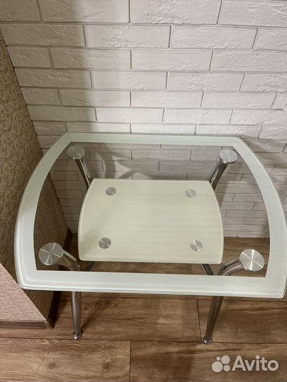 Стол стеклянный