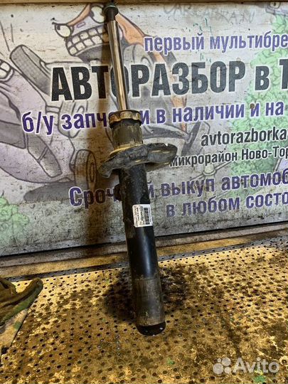 Стойка амортизатора переднего правого Volkswagen J