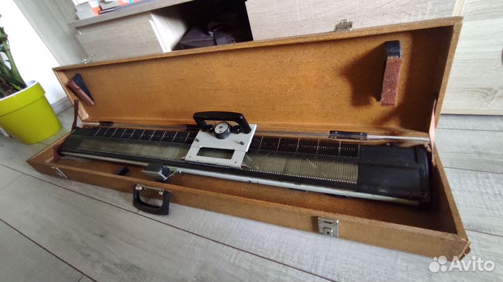 Вязальная машинка Нева 2