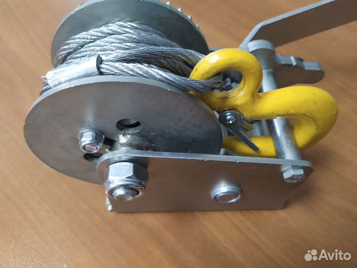 Лебедка ручная с тросом 8 м на 800 кг