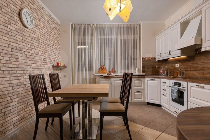 3-к. квартира, 100 м², 1/2 эт.