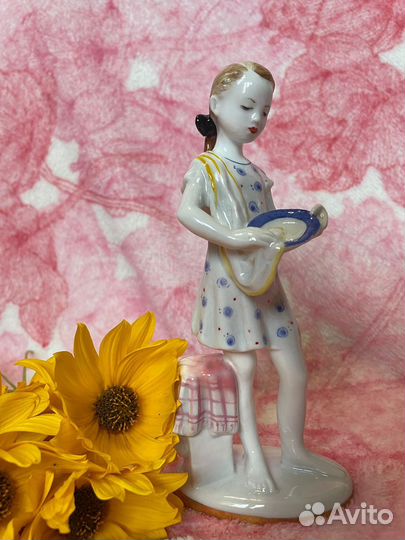 Статуэтка Юная помощница (дежурная) СССР