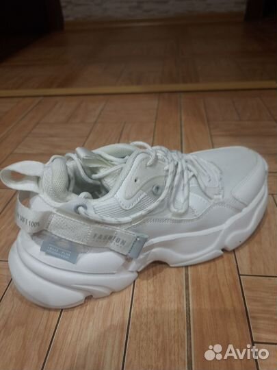 Кроссовки женские 38 размер новые