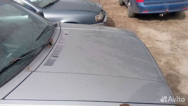 Капот Volkswagen Golf 2 1990