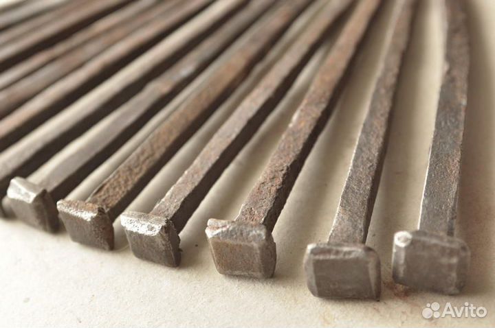 Старинные кованые гвозди