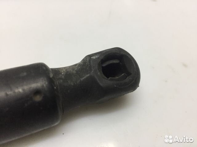 Амортизатор багажника Golf 5 оригинал бу