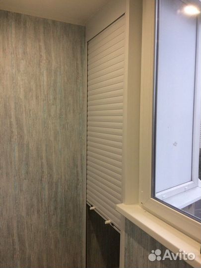 Шкаф с рольставнями на балкон на заказ