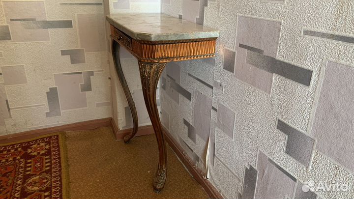 Туалетный столик с зеркалом и светильниками