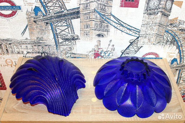 Ваза из синего стекла