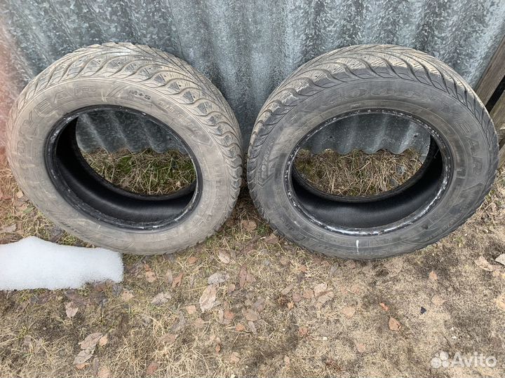 Goodyear UltraGrip Extreme 215/65 R16