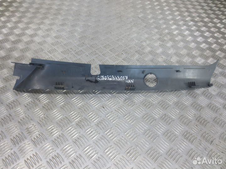 Накладка стойки лобового стекла правая MAN 8162430