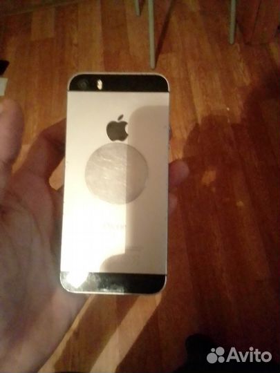 Телефон iPhone SE(2016)