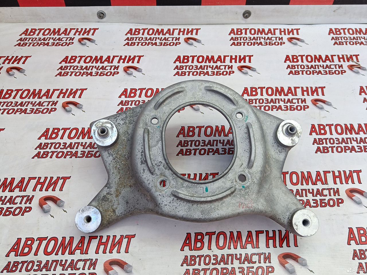 Кронштейн переднего амортизатора левый Voyah Free