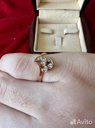 Золотое кольцо с бриллиантами