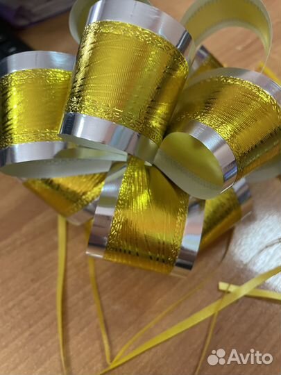 Бант для украшения подарков
