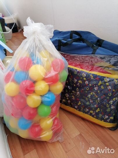 Продам бассейн с шариками