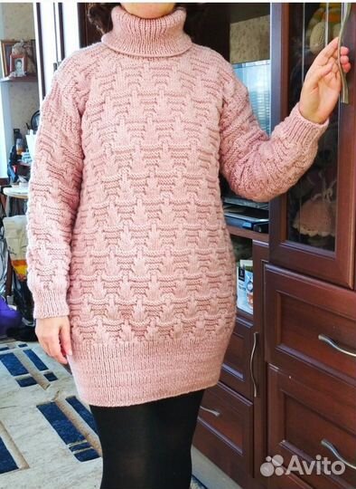 Вязаный теплый свитер ручной работы