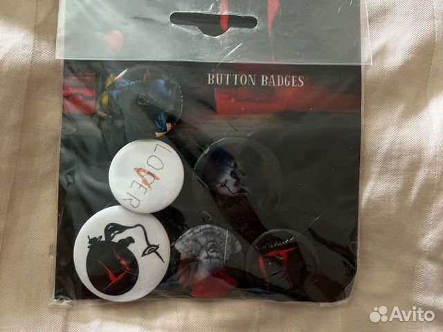 Значки по тематике фильма «оно»