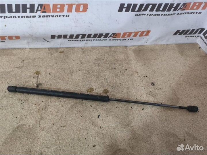Амортизатор крышки багажника Mitsubishi Carisma