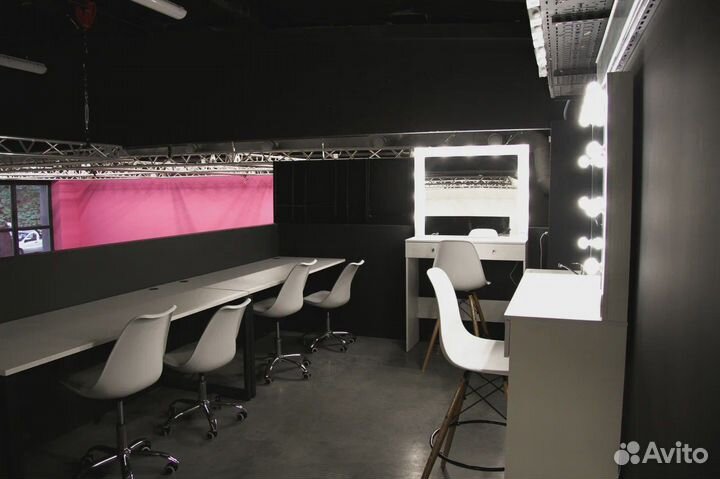 Почасовая аренда съёмочного павильона 195 м²