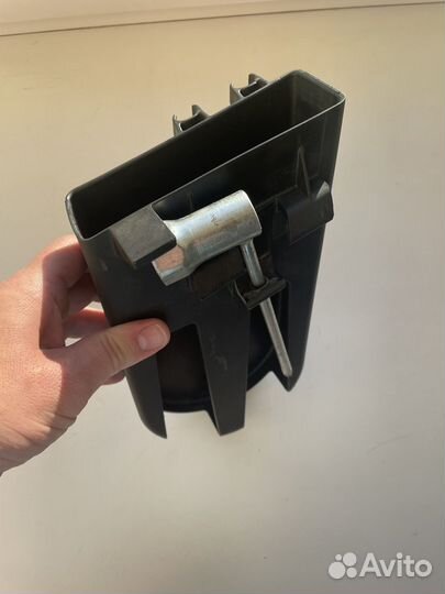 Polaris 850 держатель ремня со свечным ключом