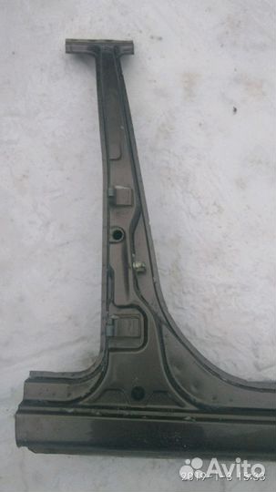 Средняя правая стойка с порогом Лада гранта, калин