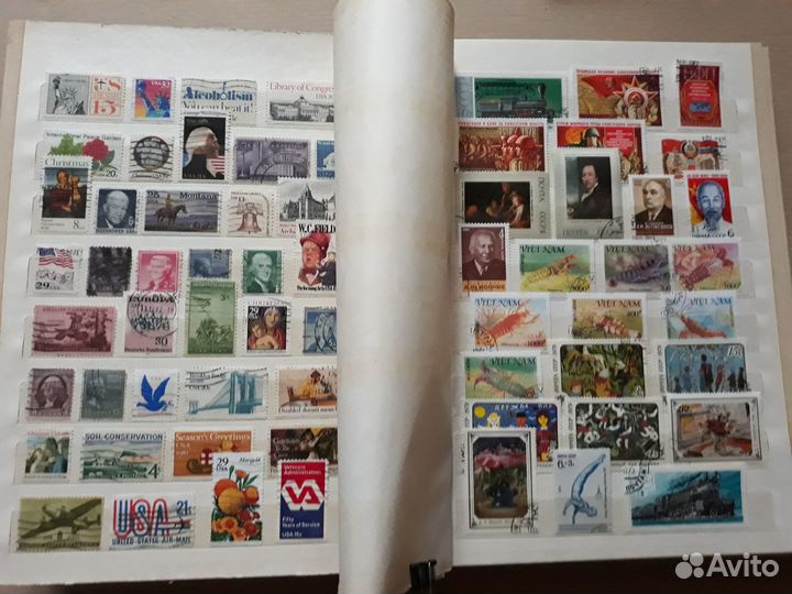 Марки 579 штук с альбомом