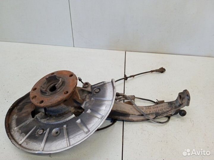 Кулак поворотный передний левый Volkswagen Touareg