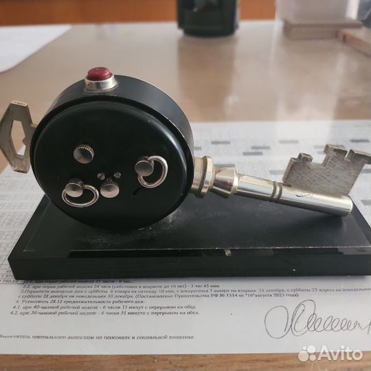 Будильник механический СССР Слава 11 камней