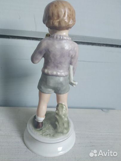 Фарфоровая статуэтка 