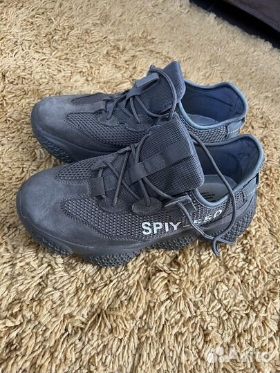 Кроссовки женские