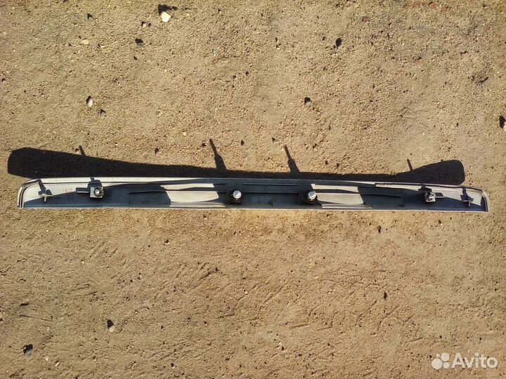 Suzuki Liana седан накладка крышки багажника