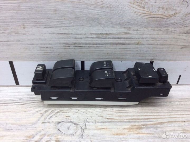 Блок управления стеклоподъемниками передний левый