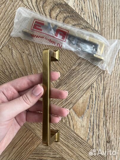 Мебельная ручка бронза