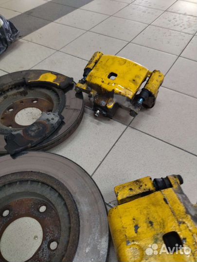 Комплект передних тормозов. Мазда 6 gh